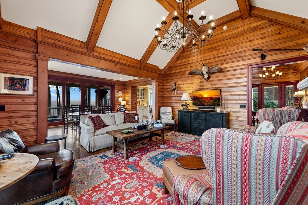 Murphy, North Carolina, 28906, United States, 5 Bedrooms Bedrooms, ,6 BathroomsBathrooms,Residential,Active,2000202