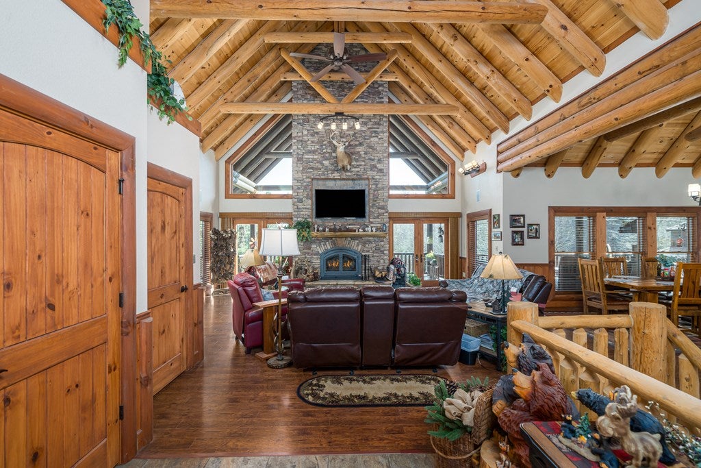Murphy, North Carolina, 28906, United States, 4 Bedrooms Bedrooms, ,7 BathroomsBathrooms,Residential,Active,1748698