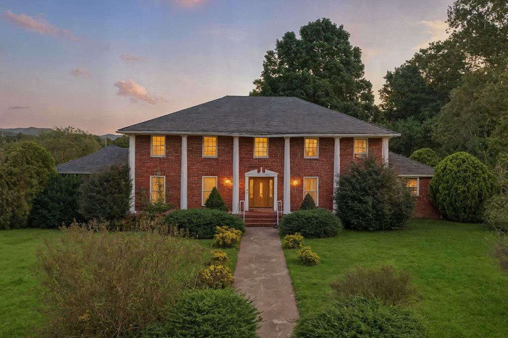 Ellijay, Georgia, 30540, United States, 4 Bedrooms Bedrooms, ,4 BathroomsBathrooms,Residential,Active,1954327