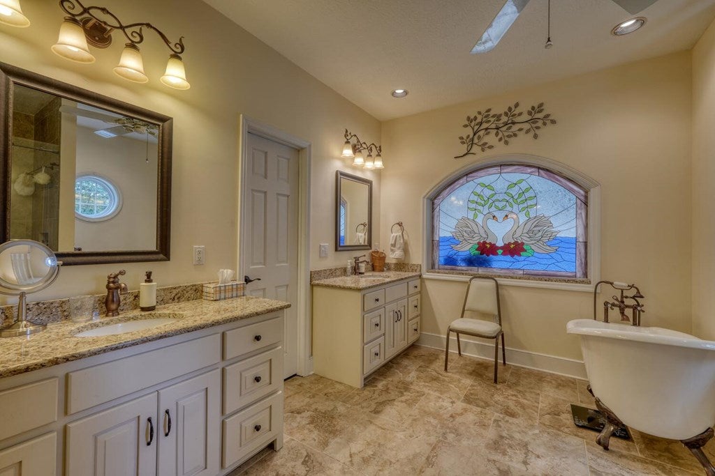 Blairsville, Georgia, 30512, United States, 4 Bedrooms Bedrooms, ,4 BathroomsBathrooms,Residential,Active,1892611
