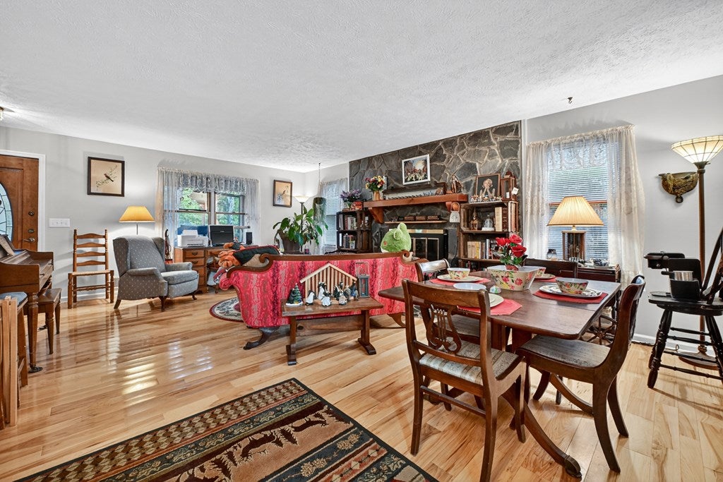 Mineral Bluff, Georgia, 30559, United States, 4 Bedrooms Bedrooms, ,3 BathroomsBathrooms,Residential,Active,1899865