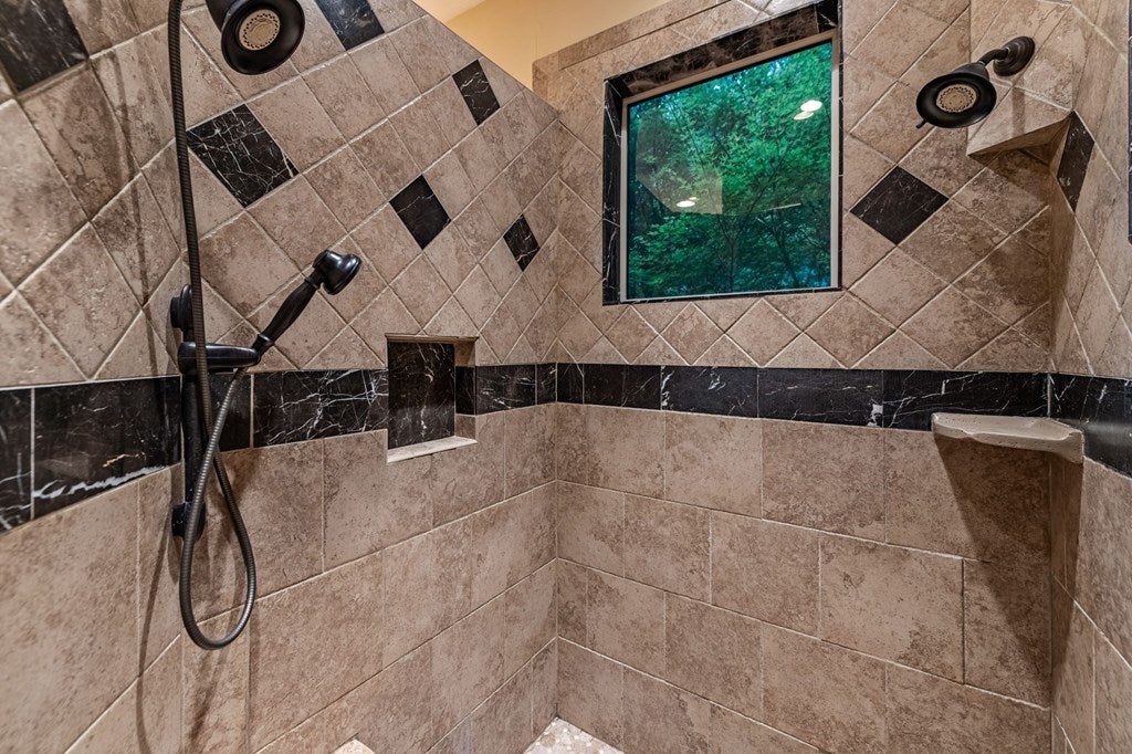 Morganton, Georgia, 30560, United States, 4 Bedrooms Bedrooms, ,5 BathroomsBathrooms,Residential,Active,1952626