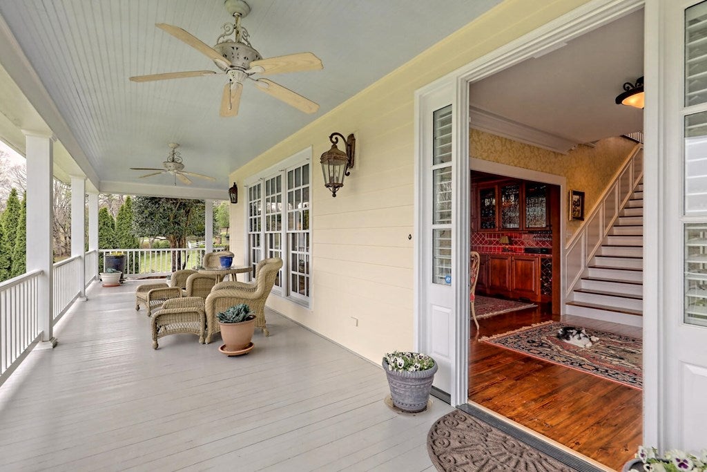 Young Harris, Georgia, 30582, United States, 4 Bedrooms Bedrooms, ,5 BathroomsBathrooms,Residential,Active,1945371