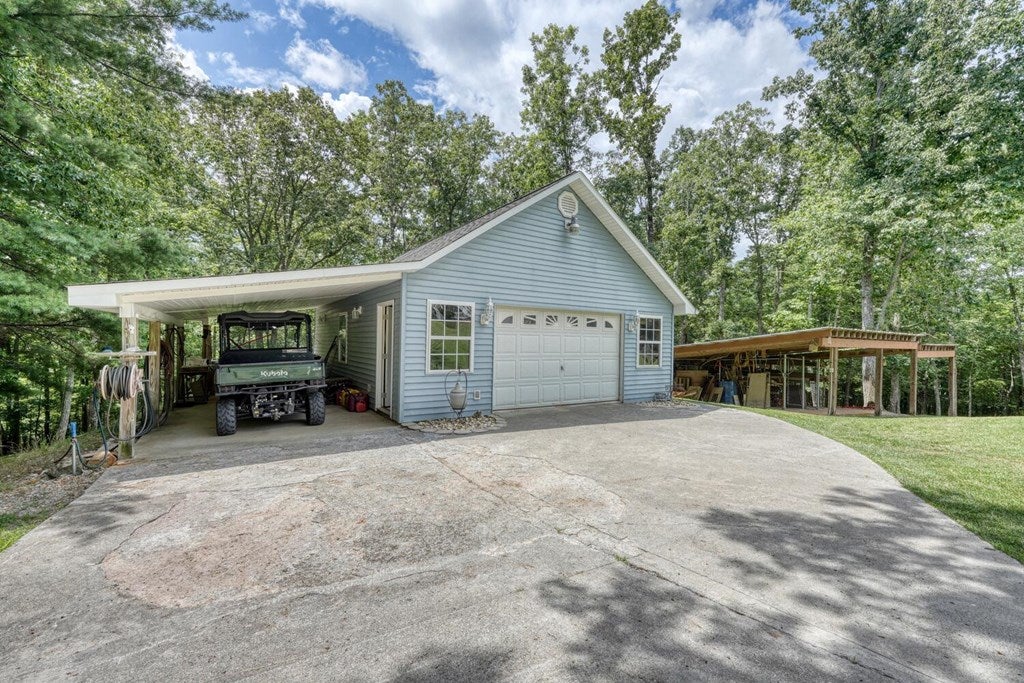 Blairsville, Georgia, 30512, United States, 4 Bedrooms Bedrooms, ,4 BathroomsBathrooms,Residential,Active,1892611