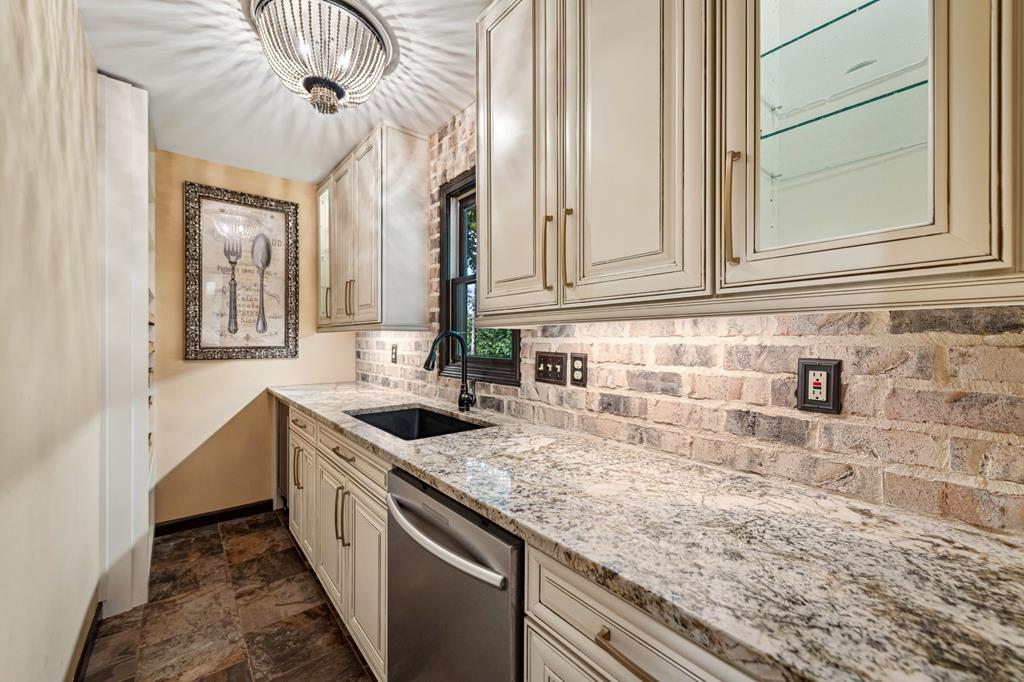 Ellijay, Georgia, 30536, United States, 4 Bedrooms Bedrooms, ,3 BathroomsBathrooms,Residential,Active,1863273