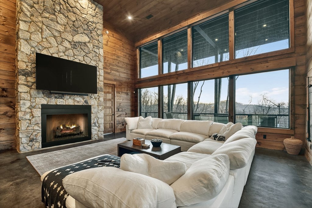 Blue Ridge, Georgia, 30513, United States, 5 Bedrooms Bedrooms, ,6 BathroomsBathrooms,Residential,Active,2017447