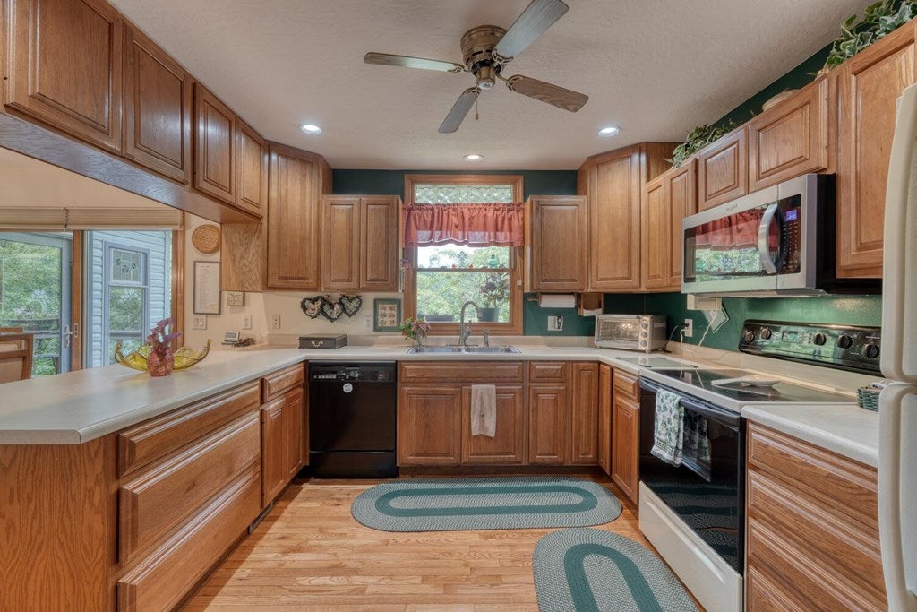 Blairsville, Georgia, 30512, United States, 3 Bedrooms Bedrooms, ,3 BathroomsBathrooms,Residential,Active,1877859