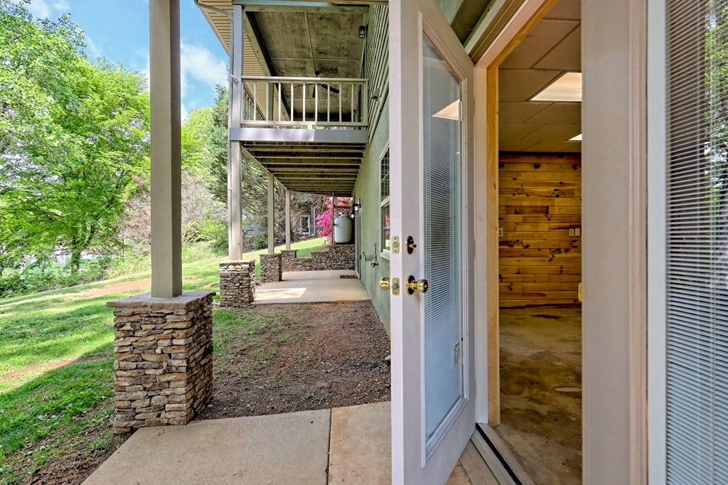 Hiawassee, Georgia, 30546, United States, 3 Bedrooms Bedrooms, ,3 BathroomsBathrooms,Residential,Active,1790158