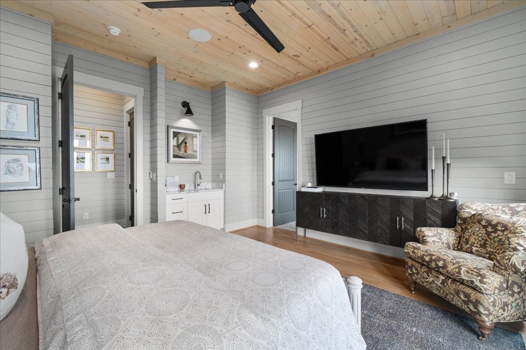 Ellijay, Georgia, 30540, United States, 5 Bedrooms Bedrooms, ,7 BathroomsBathrooms,Residential,Active,1951812