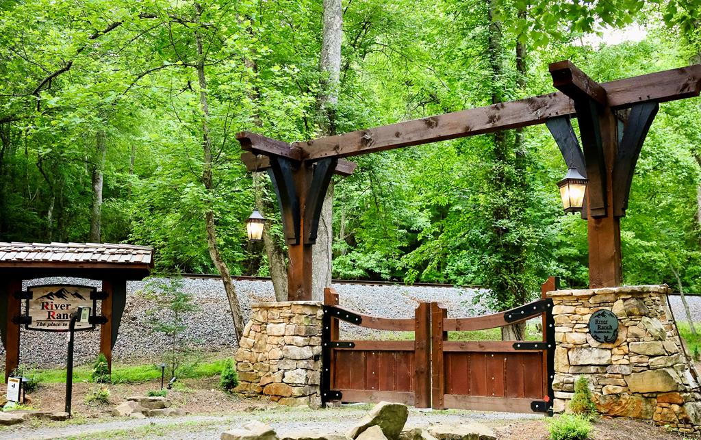Blue Ridge, Georgia, 30513, United States, ,4 BathroomsBathrooms,Residential,Active,1863536