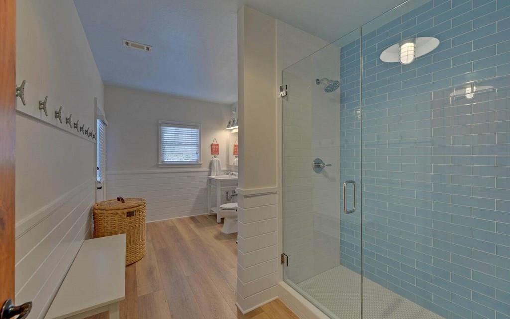 Hiawassee, Georgia, 30546, United States, 8 Bedrooms Bedrooms, ,6 BathroomsBathrooms,Residential,Active,1821974