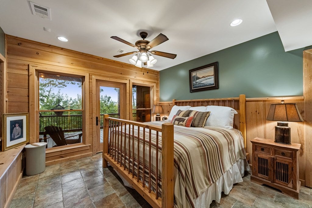 Morganton, Georgia, 30560, United States, 4 Bedrooms Bedrooms, ,5 BathroomsBathrooms,Residential,Active,1952626