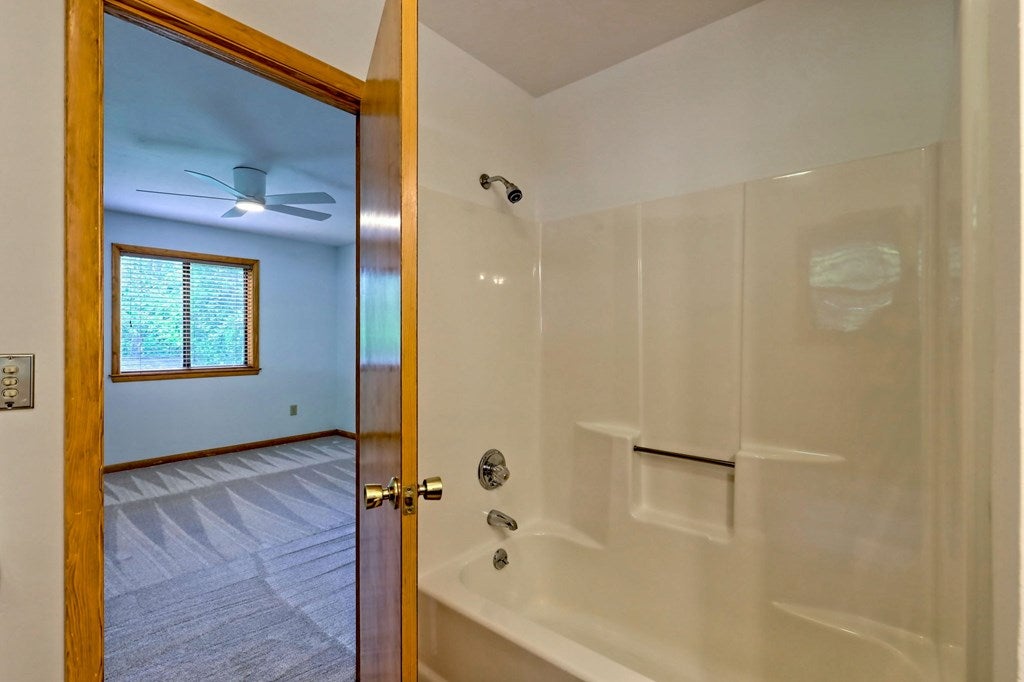 Hiawassee, Georgia, 30546, United States, 3 Bedrooms Bedrooms, ,3 BathroomsBathrooms,Residential,Active,1790158
