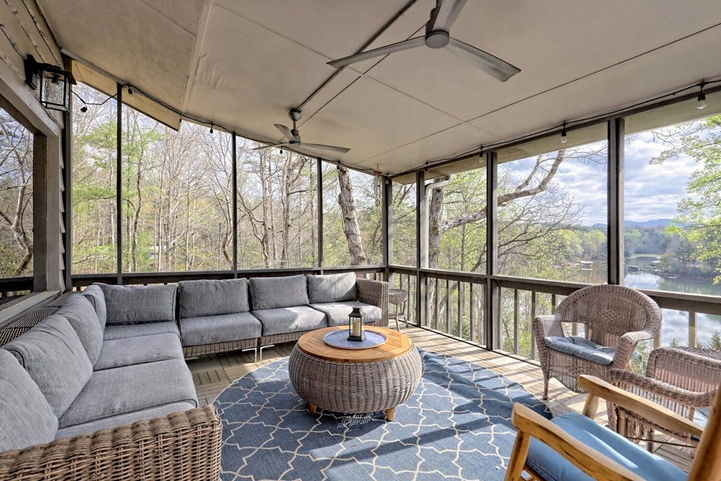 Blairsville, Georgia, 30512, United States, 3 Bedrooms Bedrooms, ,6 BathroomsBathrooms,Residential,Active,1920218