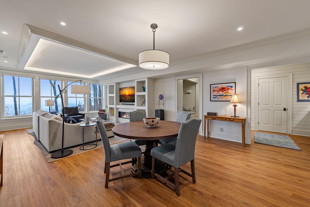 Murphy, North Carolina, 28906, United States, 5 Bedrooms Bedrooms, ,6 BathroomsBathrooms,Residential,Active,2000202