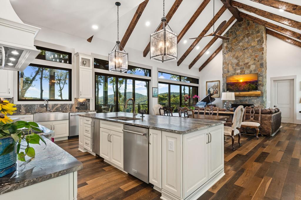 Ellijay, Georgia, 30536, United States, 3 Bedrooms Bedrooms, ,4 BathroomsBathrooms,Residential,Active,1968120