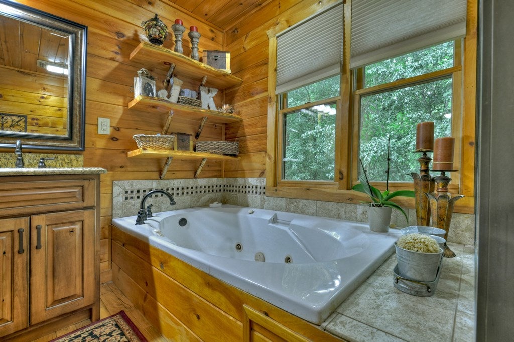 Morganton, Georgia, 30560, United States, 4 Bedrooms Bedrooms, ,6 BathroomsBathrooms,Residential,Active,1944072