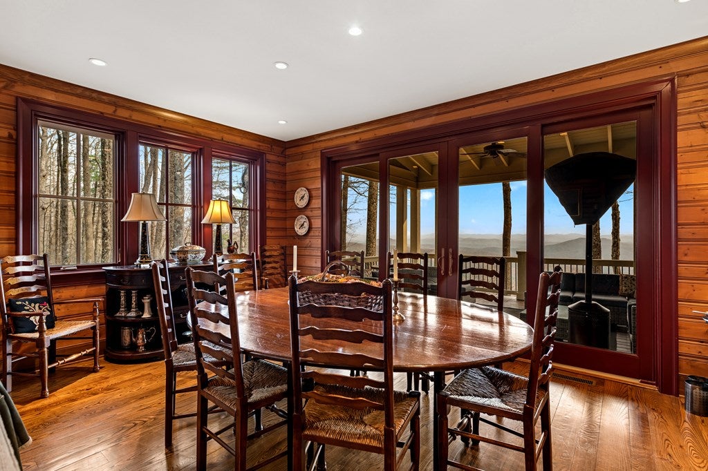 Murphy, North Carolina, 28906, United States, 5 Bedrooms Bedrooms, ,6 BathroomsBathrooms,Residential,Active,2000202