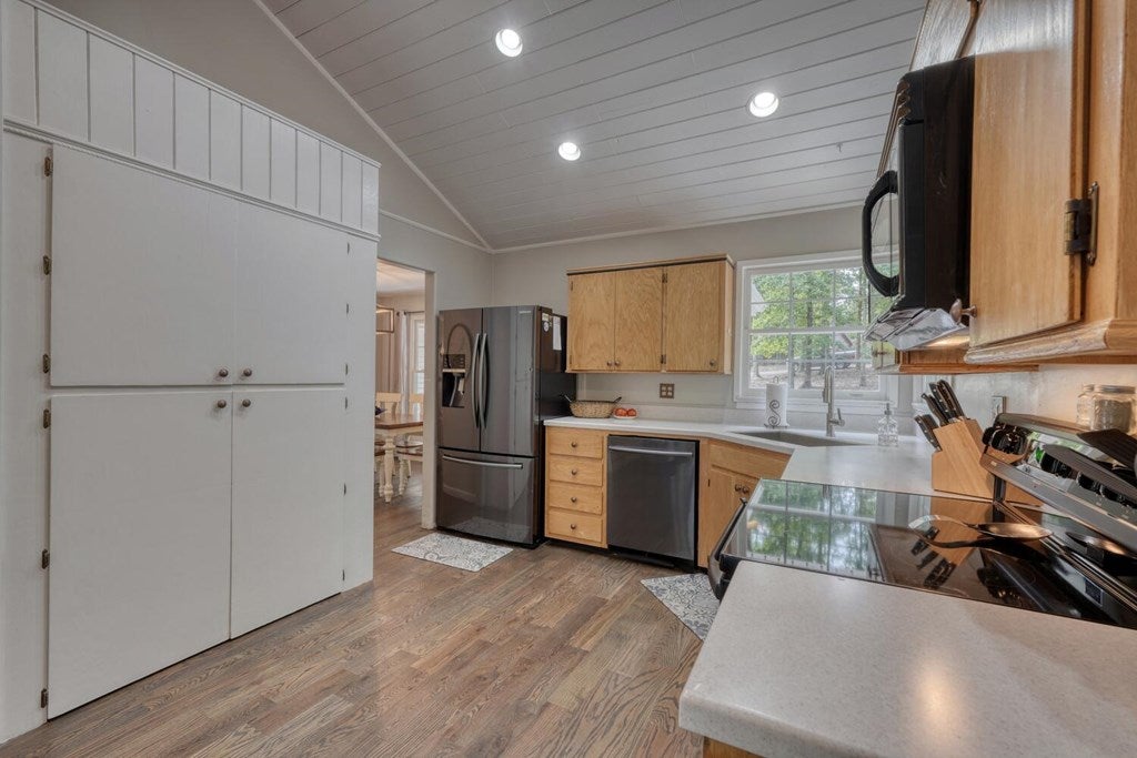 Blairsville, Georgia, 30512, United States, 4 Bedrooms Bedrooms, ,4 BathroomsBathrooms,Residential,Active,1920254