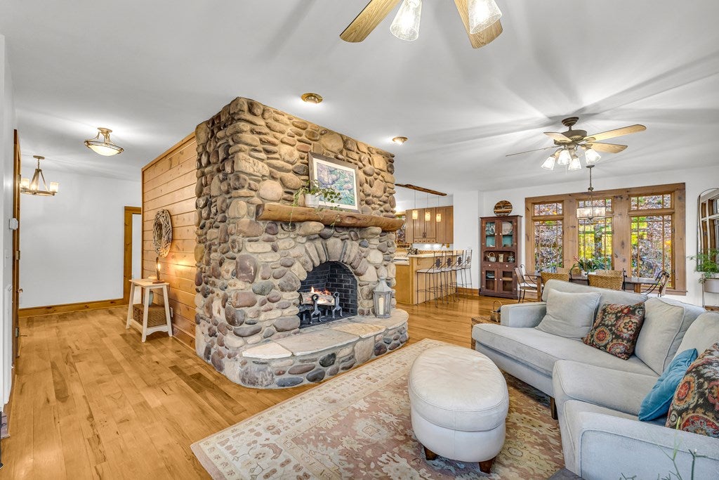 Cherry Log, Georgia, 30522, United States, 4 Bedrooms Bedrooms, ,5 BathroomsBathrooms,Residential,Active,1959948