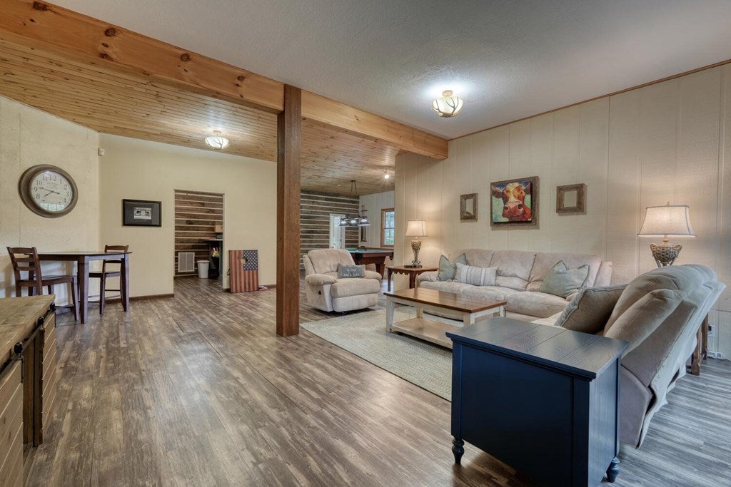 Blairsville, Georgia, 30512, United States, 4 Bedrooms Bedrooms, ,4 BathroomsBathrooms,Residential,Active,1920254