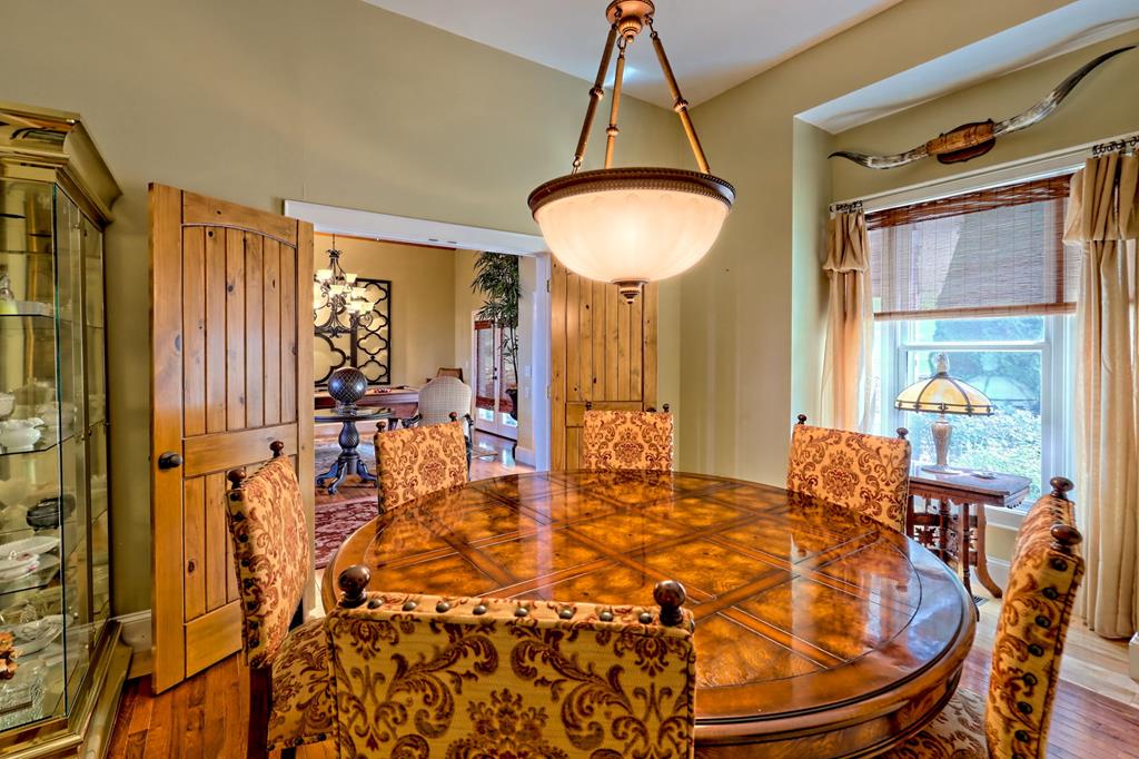 Franklin, North Carolina, 28734, United States, 3 Bedrooms Bedrooms, ,4 BathroomsBathrooms,Residential,Active,1945078