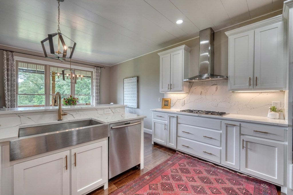 Blairsville, Georgia, 30512, United States, 4 Bedrooms Bedrooms, ,4 BathroomsBathrooms,Residential,Active,1850663