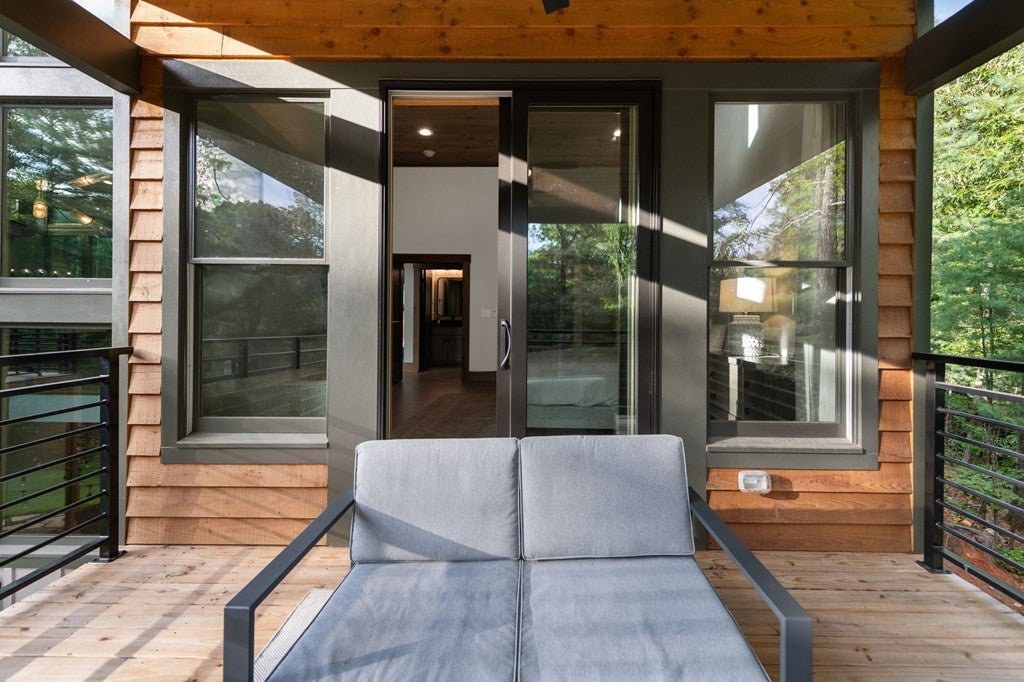 Ellijay, Georgia, 30540, United States, 5 Bedrooms Bedrooms, ,6 BathroomsBathrooms,Residential,Active,1914794