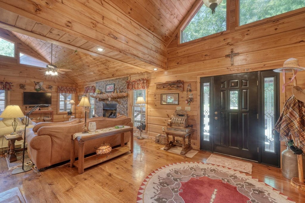 Blairsville, Georgia, 30512, United States, 3 Bedrooms Bedrooms, ,4 BathroomsBathrooms,Residential,Active,1877837