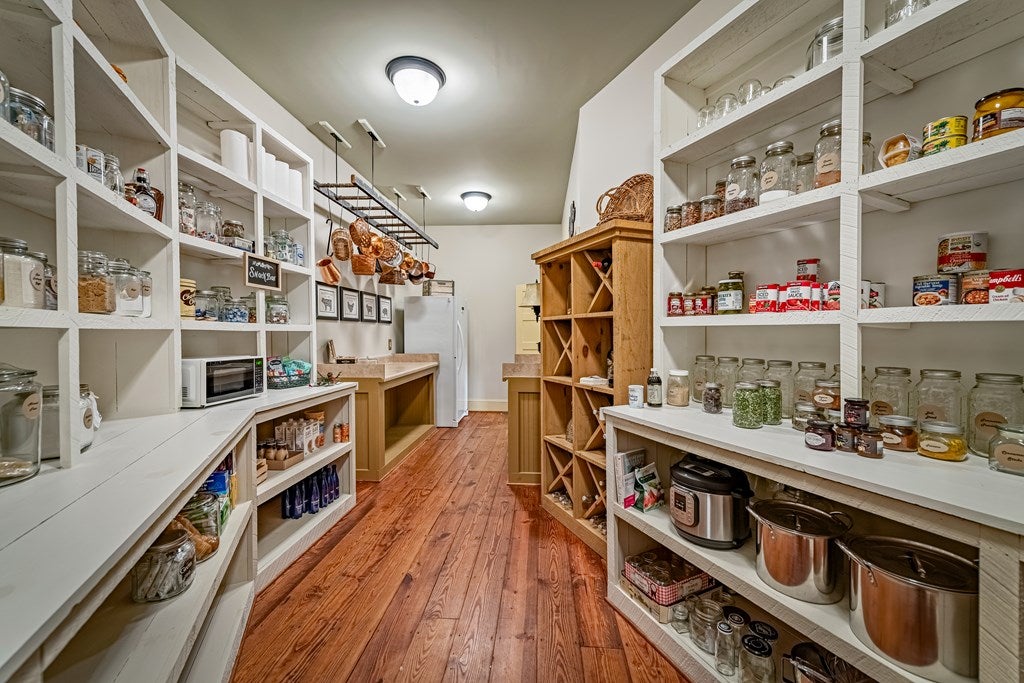 Ellijay, Georgia, 30536, United States, 4 Bedrooms Bedrooms, ,4 BathroomsBathrooms,Residential,Active,1800168