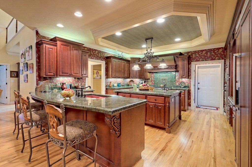 Hiawassee, Georgia, 30546, United States, 4 Bedrooms Bedrooms, ,5 BathroomsBathrooms,Residential,Active,1741595