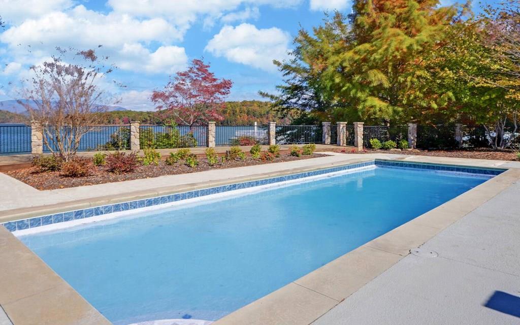 Hiawassee, Georgia, 30546, United States, 8 Bedrooms Bedrooms, ,6 BathroomsBathrooms,Residential,Active,1821974