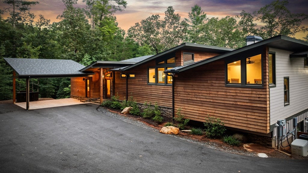 Ellijay, Georgia, 30540, United States, 5 Bedrooms Bedrooms, ,6 BathroomsBathrooms,Residential,Active,1914794