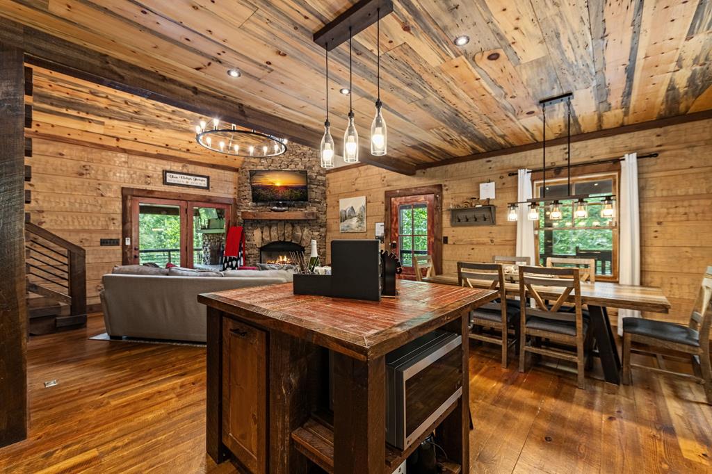 Blue Ridge, Georgia, 30513, United States, 3 Bedrooms Bedrooms, ,3 BathroomsBathrooms,Residential,Active,1849502
