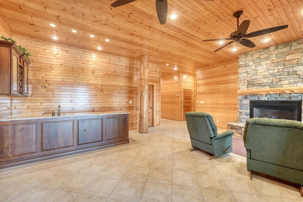 Blairsville, Georgia, 30512, United States, 4 Bedrooms Bedrooms, ,6 BathroomsBathrooms,Residential,Active,1934771