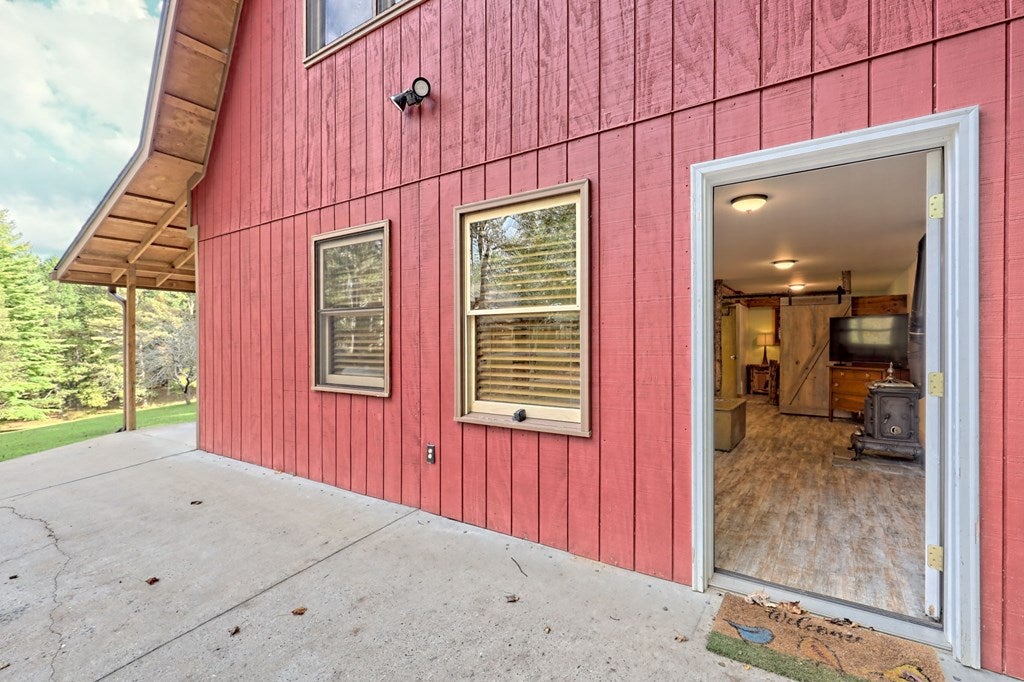 Warne, North Carolina, 28909, United States, 5 Bedrooms Bedrooms, ,6 BathroomsBathrooms,Residential,Active,1968121