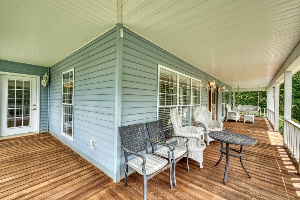 Blairsville, Georgia, 30512, United States, 4 Bedrooms Bedrooms, ,4 BathroomsBathrooms,Residential,Active,1892611