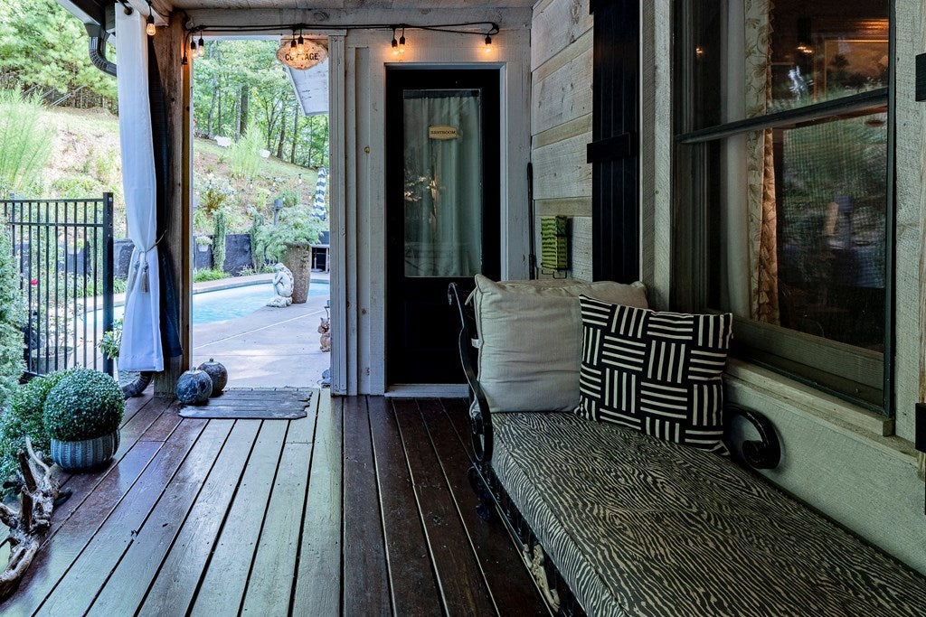 Blairsville, Georgia, 30512, United States, 5 Bedrooms Bedrooms, ,6 BathroomsBathrooms,Residential,Active,1944103