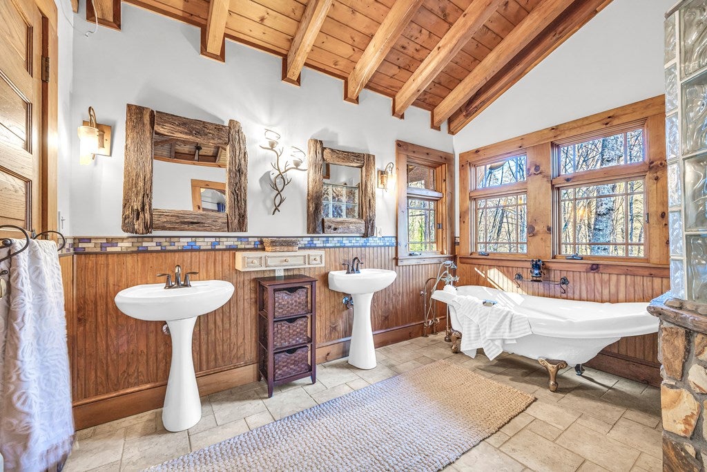 Cherry Log, Georgia, 30522, United States, 4 Bedrooms Bedrooms, ,5 BathroomsBathrooms,Residential,Active,1959948