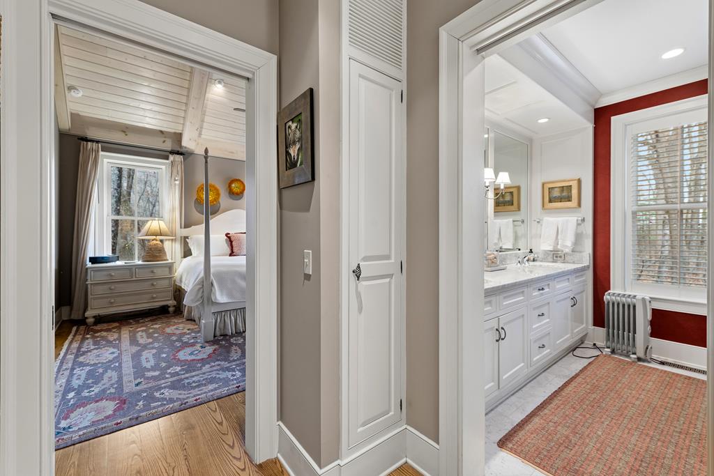 Murphy, North Carolina, 28906, United States, 5 Bedrooms Bedrooms, ,6 BathroomsBathrooms,Residential,Active,2000202