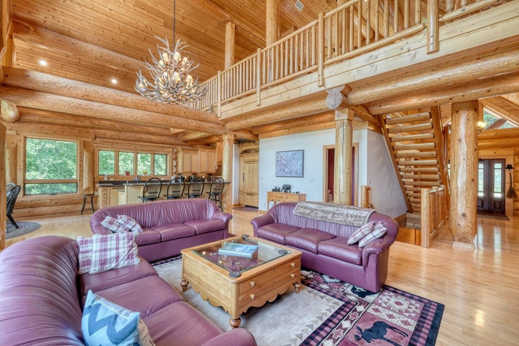 Blairsville, Georgia, 30512, United States, 4 Bedrooms Bedrooms, ,6 BathroomsBathrooms,Residential,Active,1934771