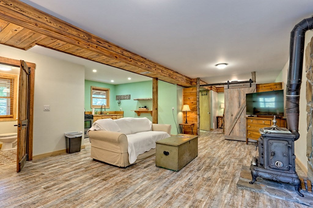 Warne, North Carolina, 28909, United States, 5 Bedrooms Bedrooms, ,6 BathroomsBathrooms,Residential,Active,1968121