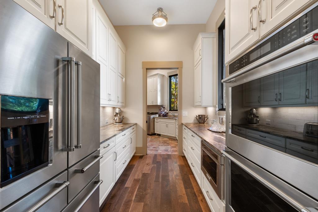 Ellijay, Georgia, 30536, United States, 3 Bedrooms Bedrooms, ,4 BathroomsBathrooms,Residential,Active,1968120