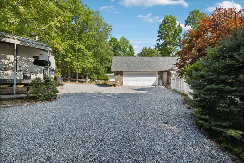Blairsville, Georgia, 30512, United States, ,5 BathroomsBathrooms,Residential,Active,1894214