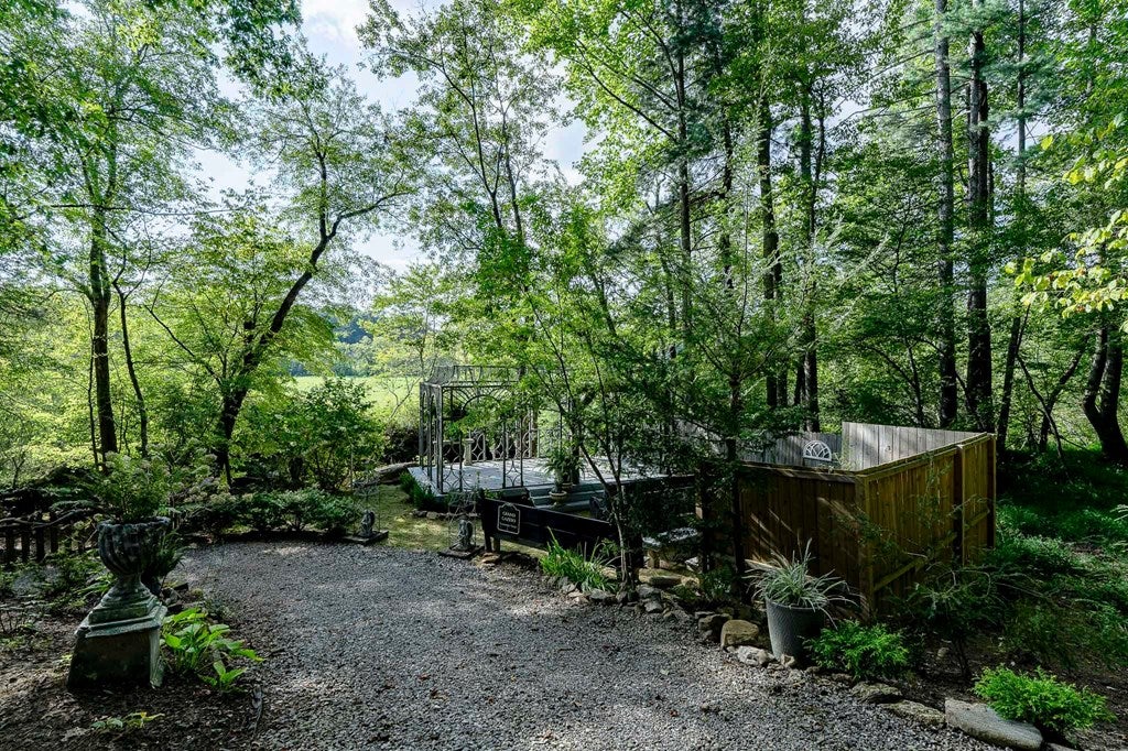 Blairsville, Georgia, 30512, United States, 5 Bedrooms Bedrooms, ,6 BathroomsBathrooms,Residential,Active,1944103