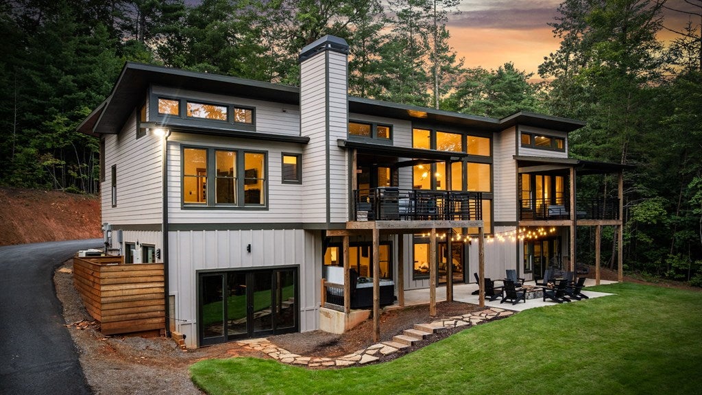 Ellijay, Georgia, 30540, United States, 5 Bedrooms Bedrooms, ,6 BathroomsBathrooms,Residential,Active,1914794