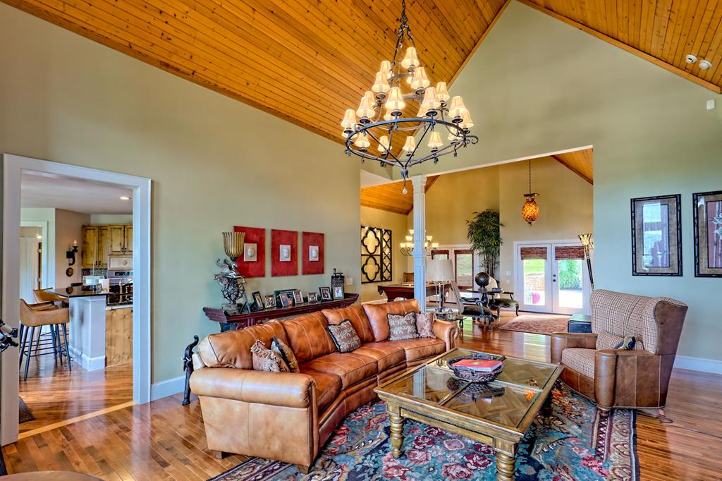 Franklin, North Carolina, 28734, United States, 3 Bedrooms Bedrooms, ,4 BathroomsBathrooms,Residential,Active,2015469