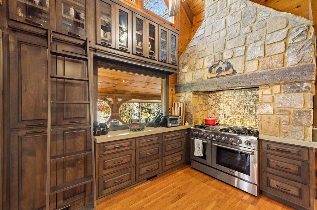 Blue Ridge, Georgia, 30513, United States, 4 Bedrooms Bedrooms, ,4 BathroomsBathrooms,Residential,Active,1990018