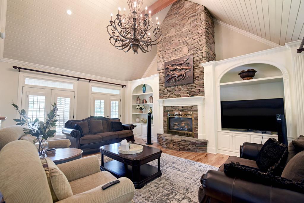 Blairsville, Georgia, 30512, United States, 5 Bedrooms Bedrooms, ,5 BathroomsBathrooms,Residential,Active,1888957