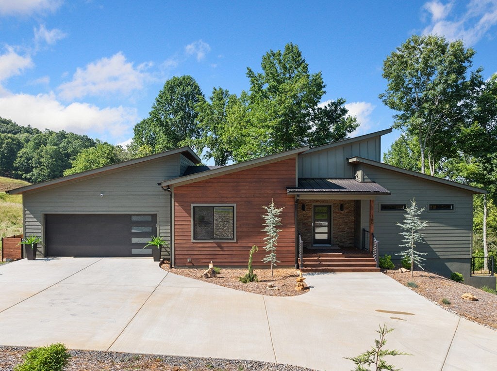 Morganton, Georgia, 30560, United States, 4 Bedrooms Bedrooms, ,4 BathroomsBathrooms,Residential,Active,1920223
